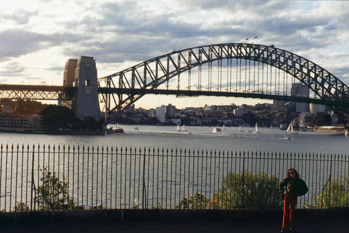 019_pia_mit_bruecke.jpg
