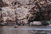 287_kanu_vor_felsen.jpg