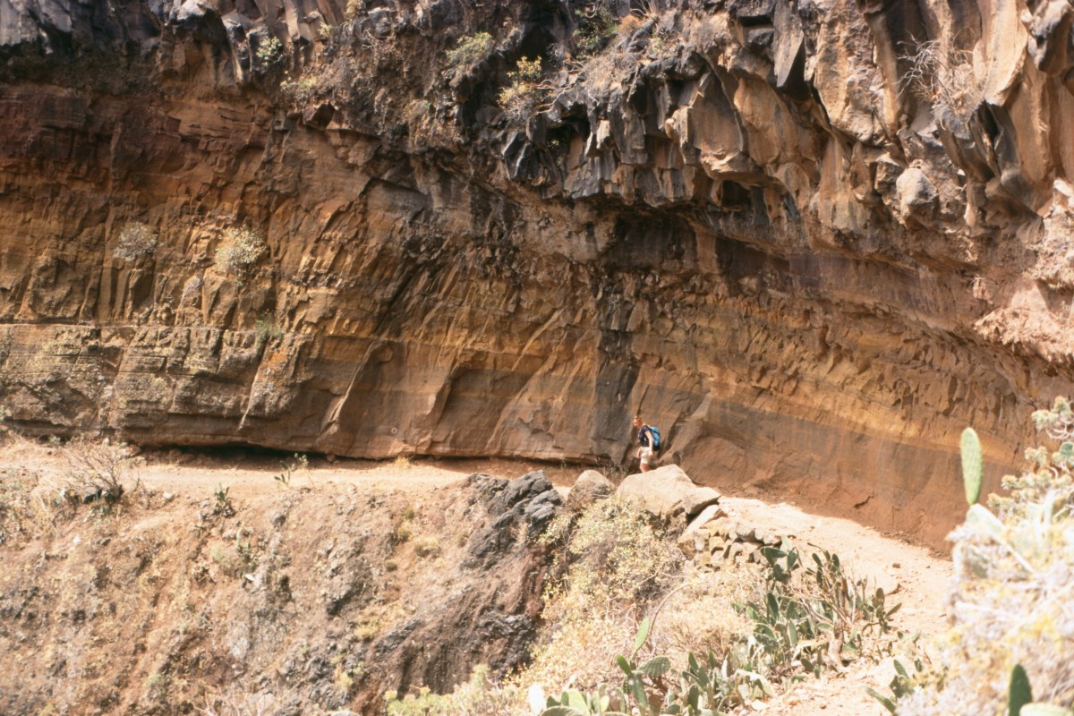 025_in_den_felsen.jpg