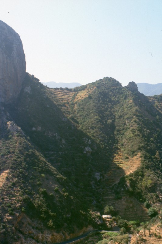 059_unter_felsen.jpg