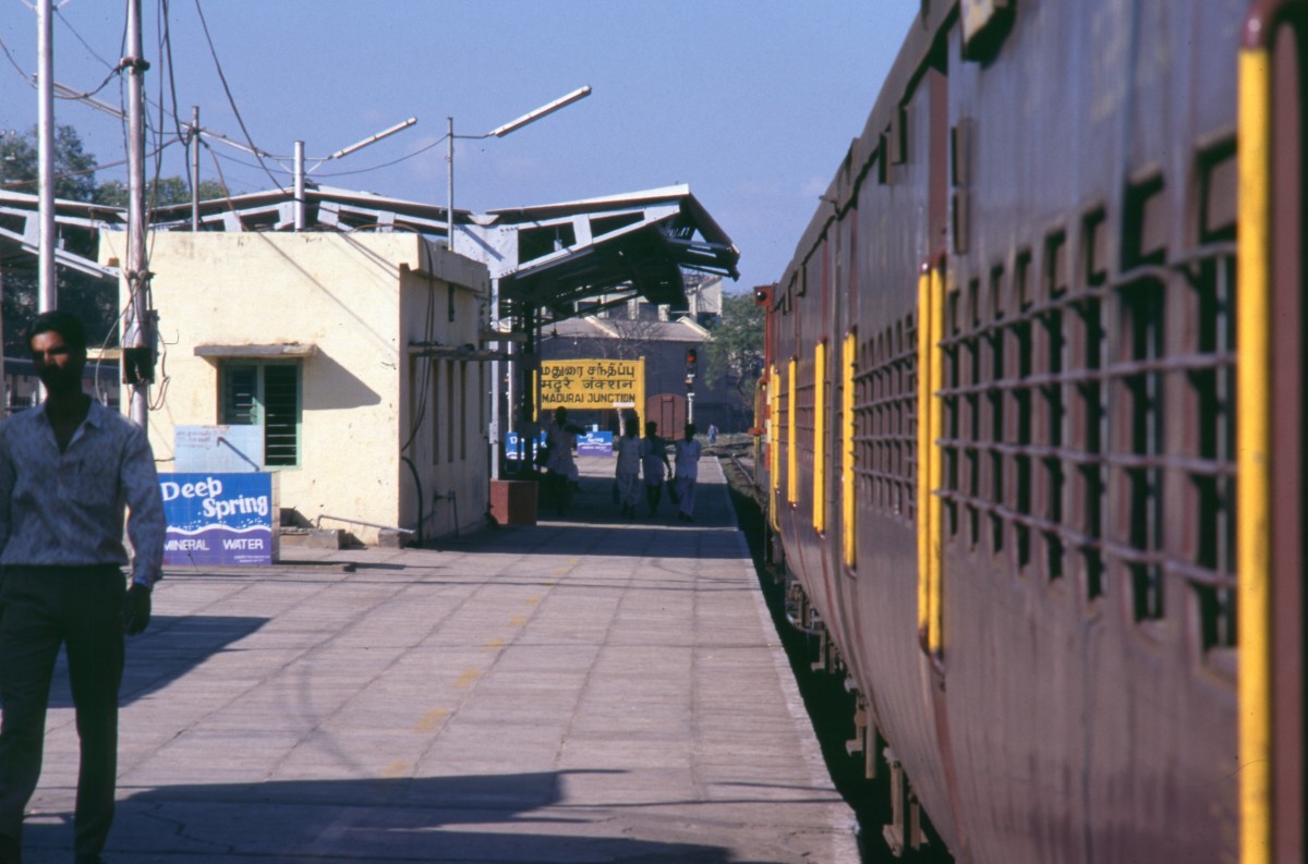 068_auf_dem_bahnsteig.jpg