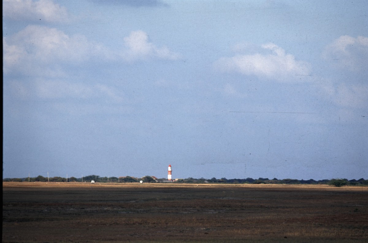 102_ebene_mit_leuchtturm.jpg