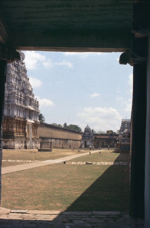 137_tempel_hauptgebaeude.jpg