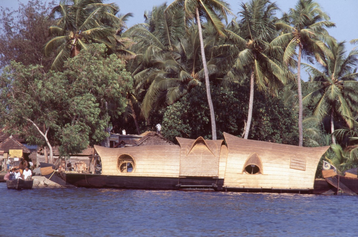 234_aufgemotztes_hausboot.jpg