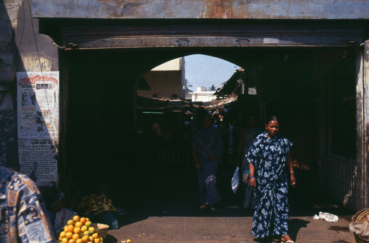 359_eingang_zum_markt.jpg