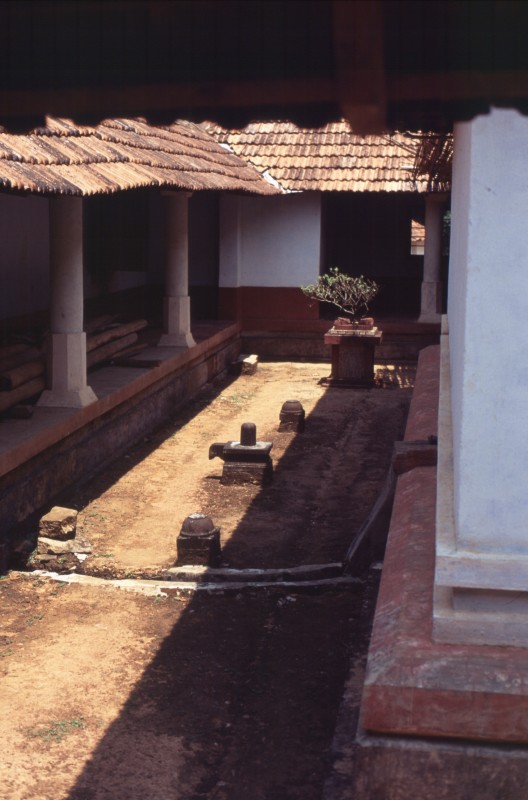 394_der_innenhof.jpg