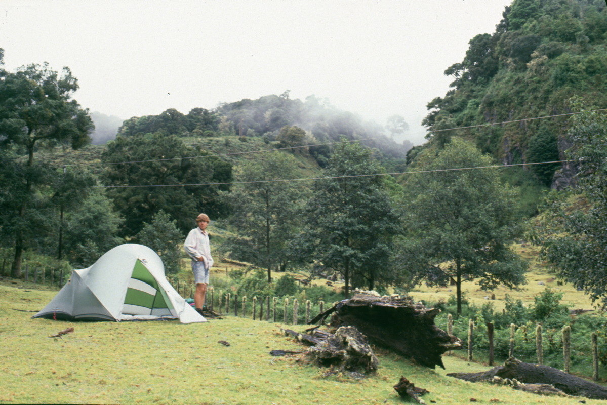053_zelten_auf_der_bergwies.jpg