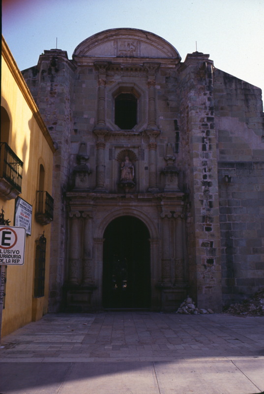 157_kircheneingang.jpg