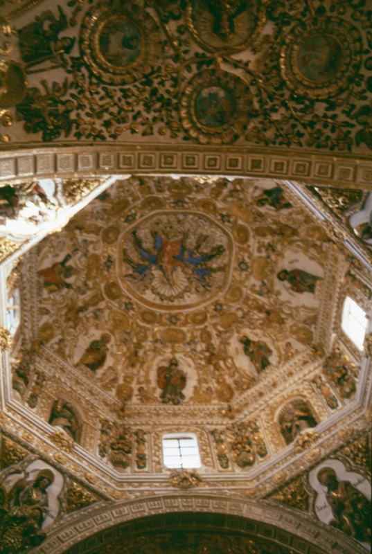 166_kuppel_mit_viel_gold.jpg