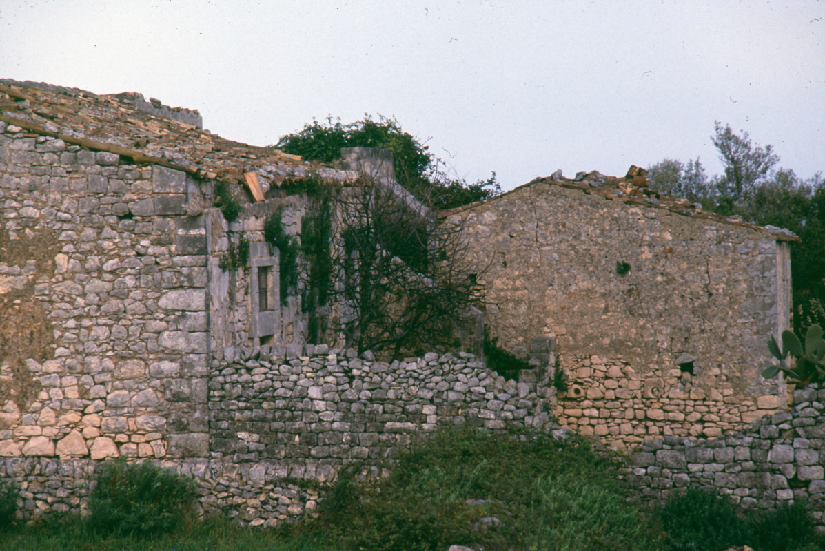 056_kaputte_mauer.jpg