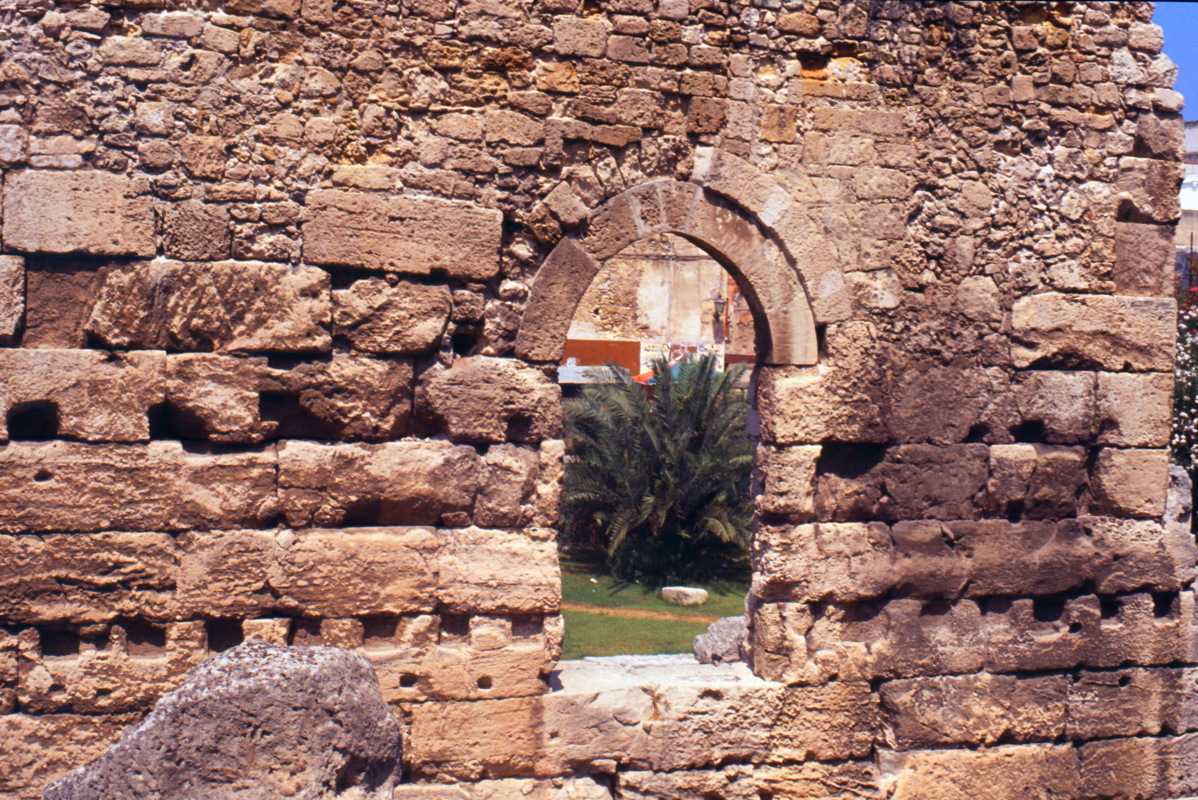 034_ruinen_in_siracusa.jpg