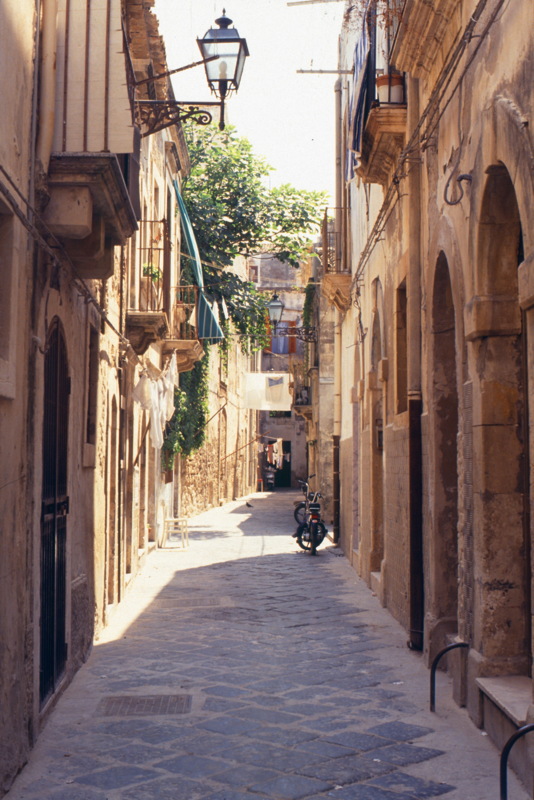 035_strassenszene_in_siracusa.jpg