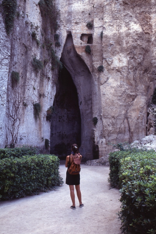 053_am_ohr_des_dionysos.jpg