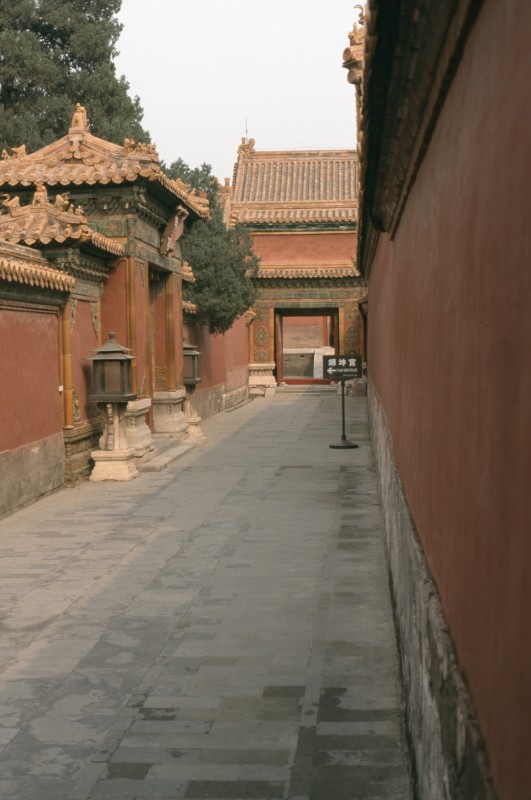029_seiteneingang.jpg
