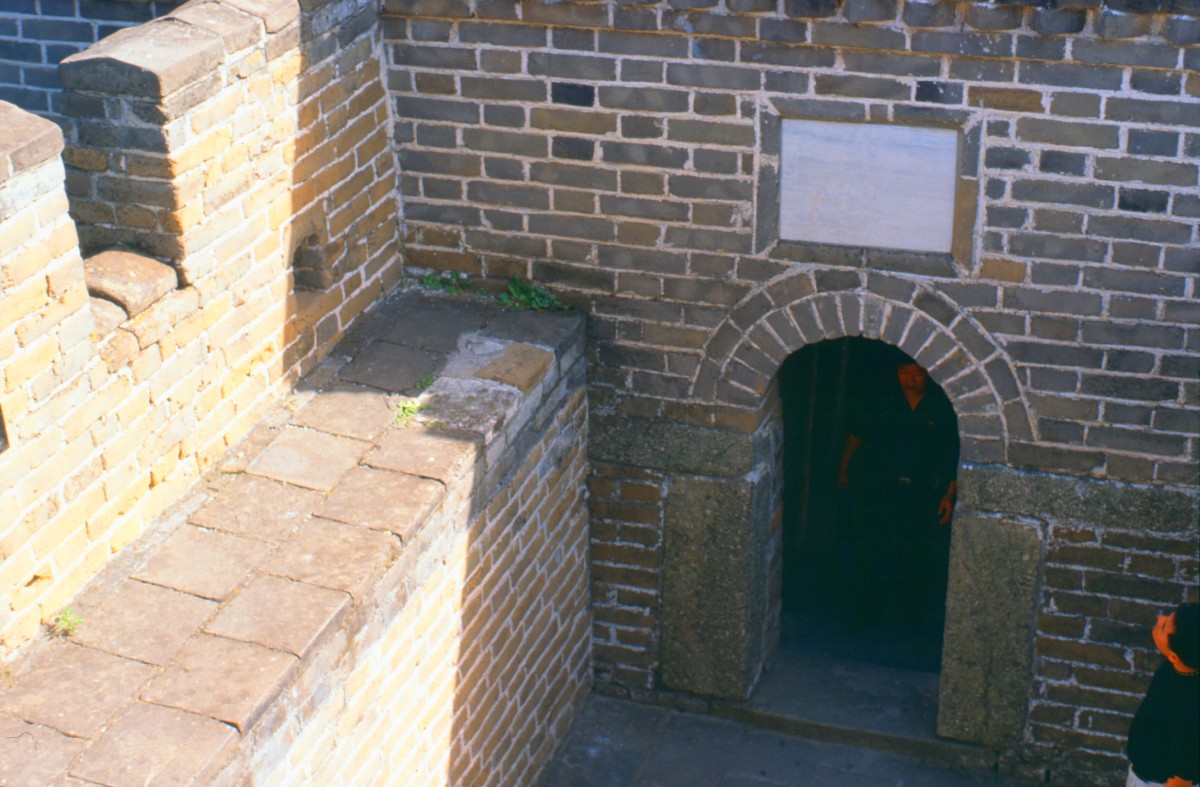084_eingang_wachturm.jpg