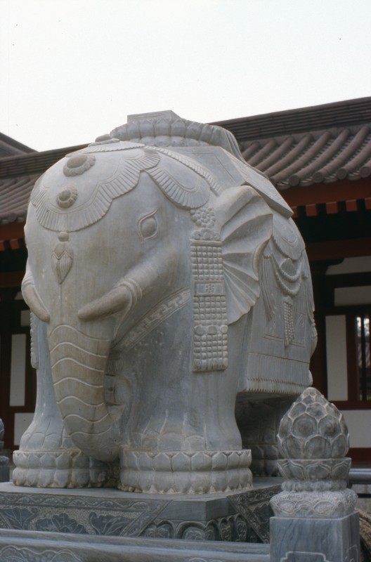 112_marmorelefant.jpg