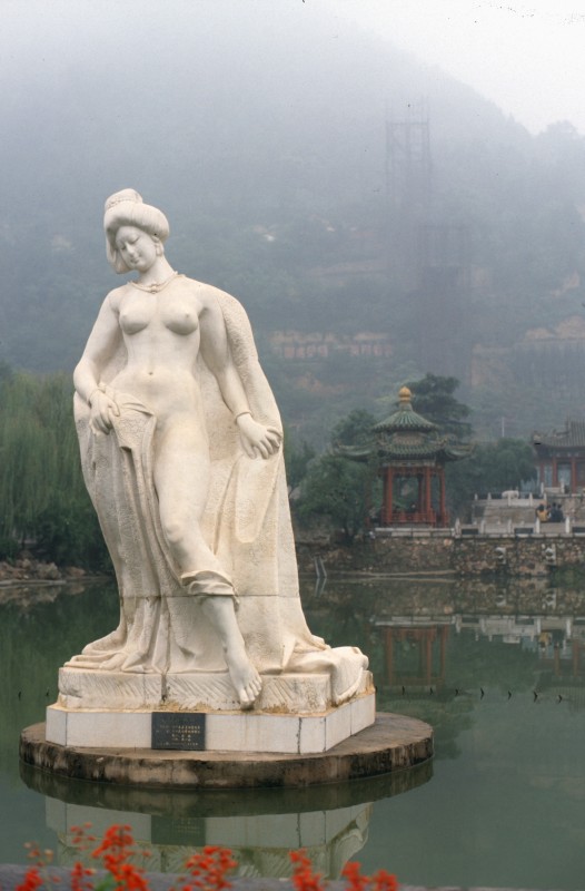 127_statue.jpg