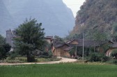 199_dorf_zwischen_huegeln.jpg