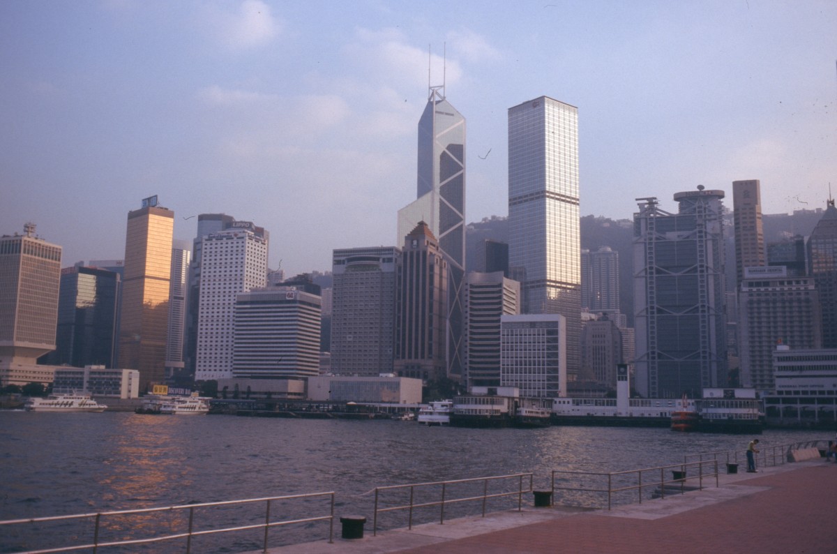 259_skyline_in_abendstimmun.jpg
