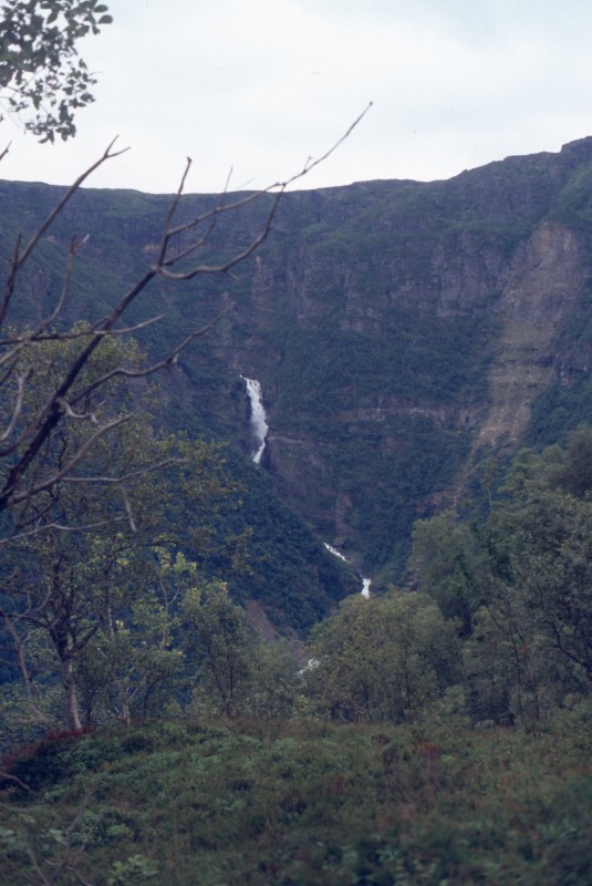 031_talkessel_mit_wasserfall.jpg