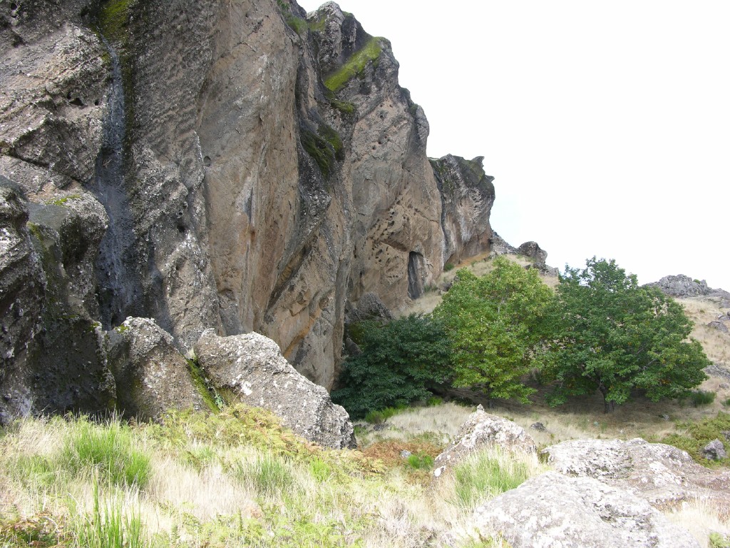 070_felswand_unterhalb_gipfel.jpg