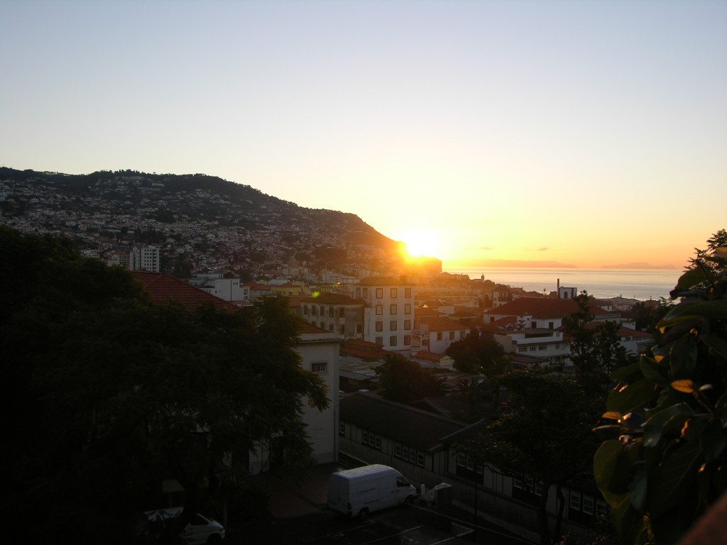 153_sonnenaufgang_ueber_funchal.jpg