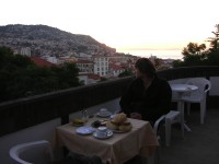 151_fruehstueck_auf_terrasse.jpg