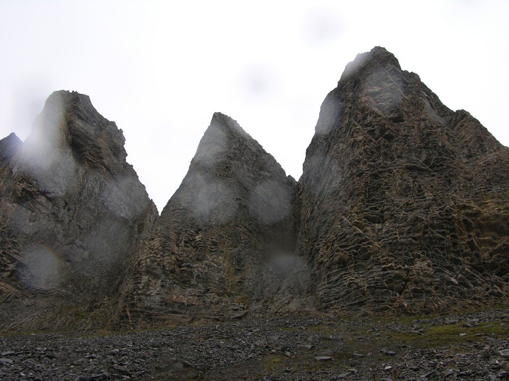 027_blick_in_die_felsen.jpg
