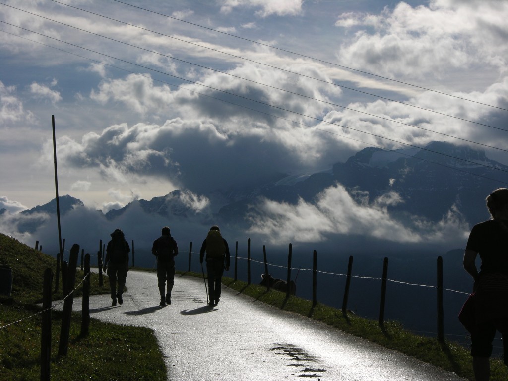 034_wolken_und_nasse_strasse.jpg
