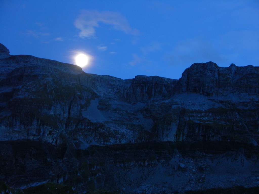 043_mond_ueber_dem_maeren.jpg