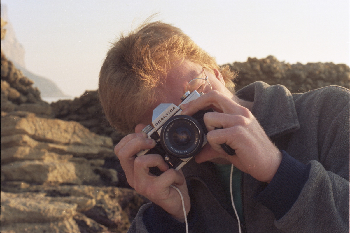 008_peter_mit_der_praktica.jpg