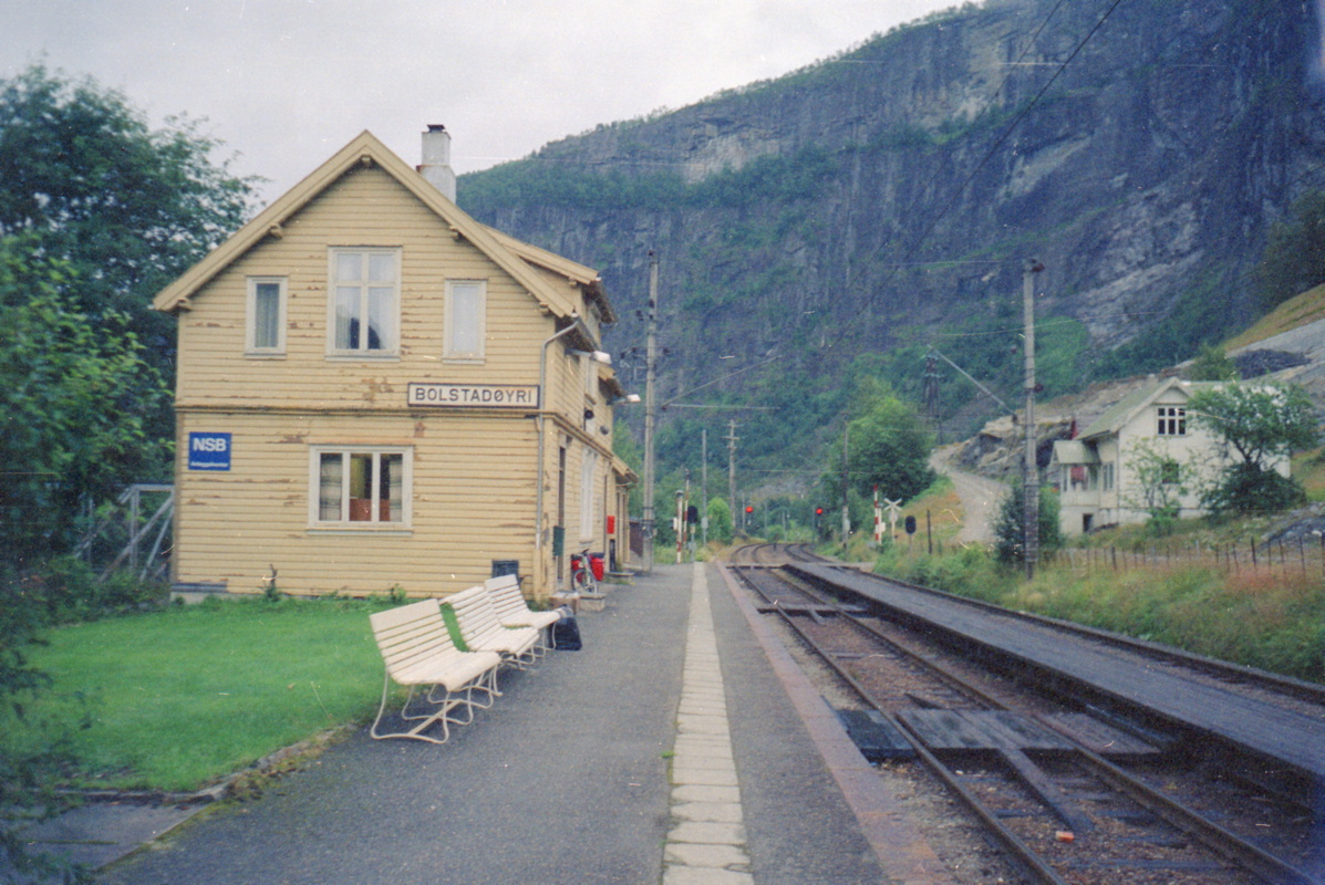 054_am_bahnhof_von_bolstadoyri.jpg