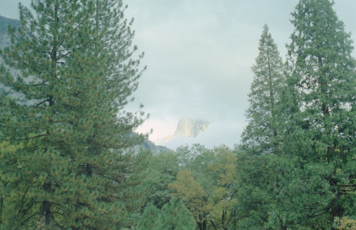 153_half_dome_im_nebel.jpg
