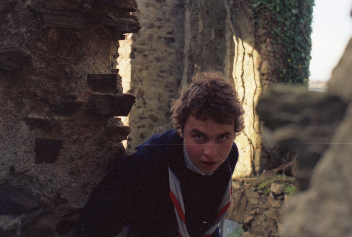 006-in_den_ruinen.jpg