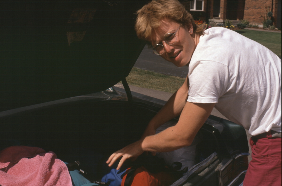 003_peter_beim_packen.jpg