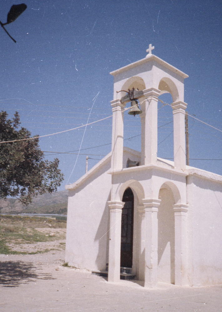 034_kirche_am_ortsrand.jpg