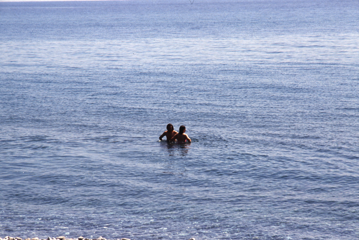 007_hippies_im_wasser.jpg