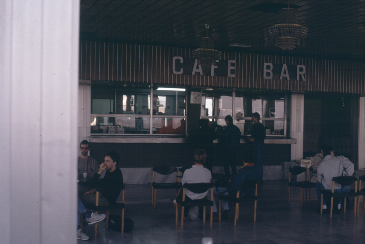 002_bar_am_flughafen.jpg