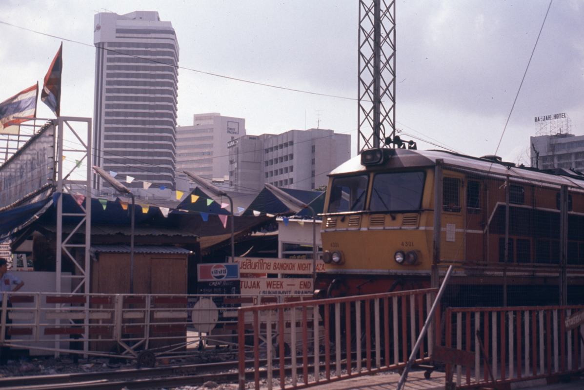 009_zug_durch_bangkok.jpg