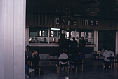 002_bar_am_flughafen.jpg