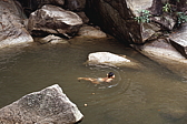 040_schwimmen_im_bach.jpg