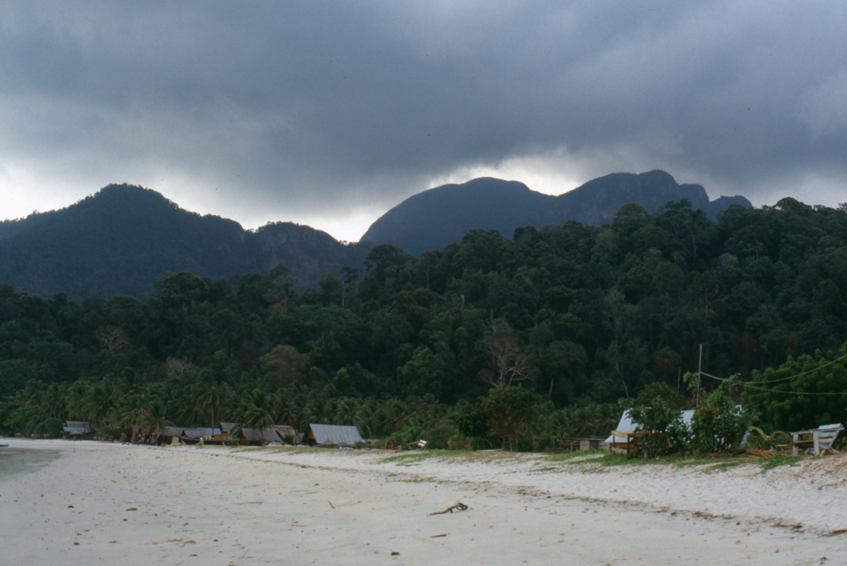 064_clouds_over_paradise.jpg