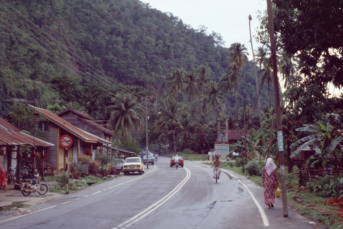 092_strasse_nach_betong.jpg